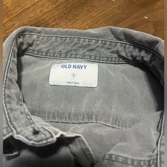 Old Navy bottom up shirt - Picture 4 of 4